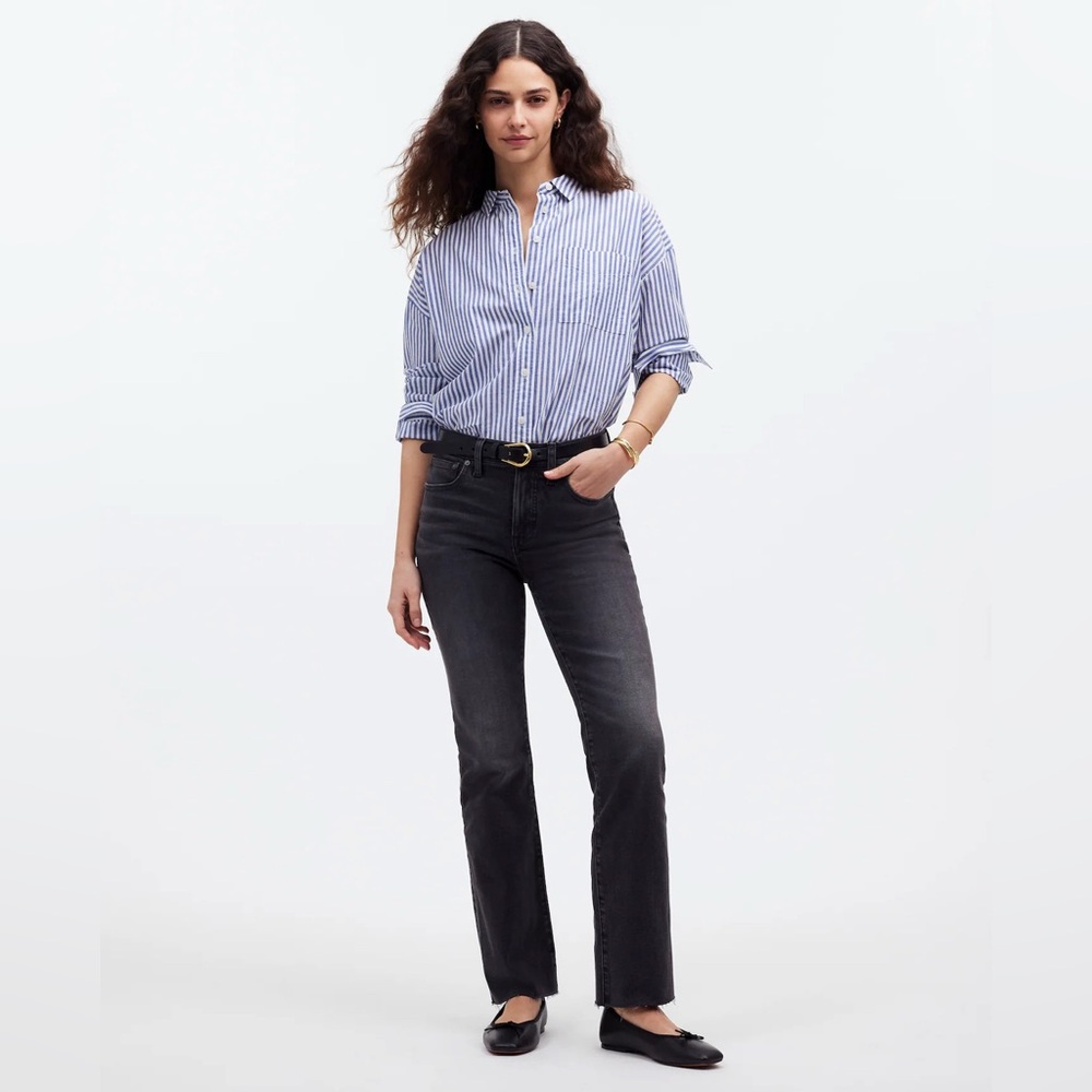 Like New Madewell kick out crop jeans in washed black raw hem edit - Size 28